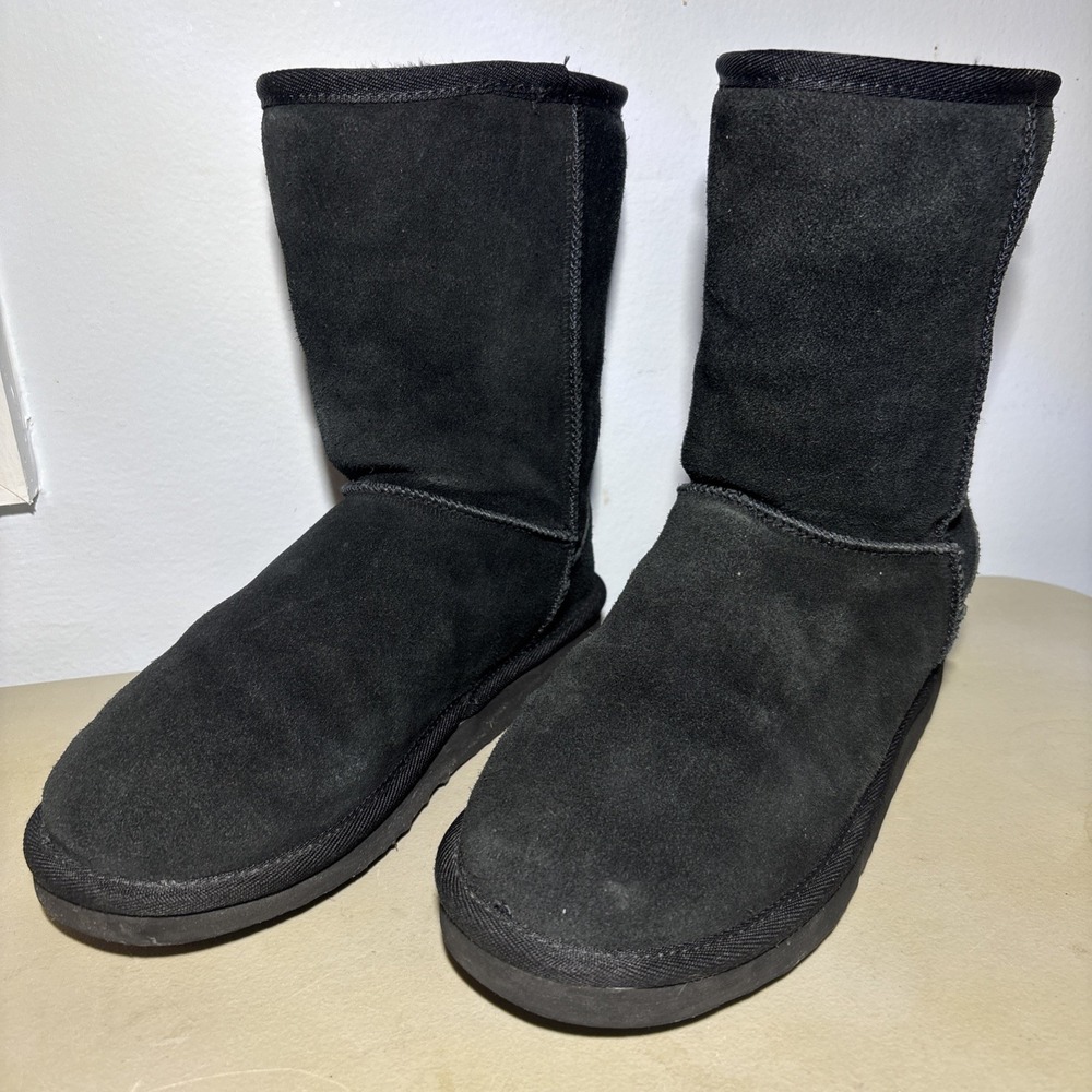 UGG Classic Short Boots Black Suede Sheepskin Lined Women Size 7